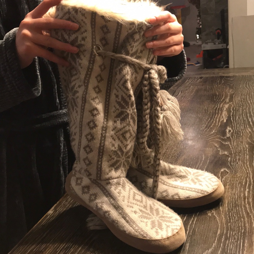 Muk Luk slippers size Med